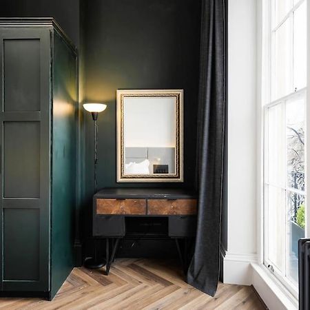 High End Free Parking Wifi Balcony Ensuite Cheltenham Bagian luar foto