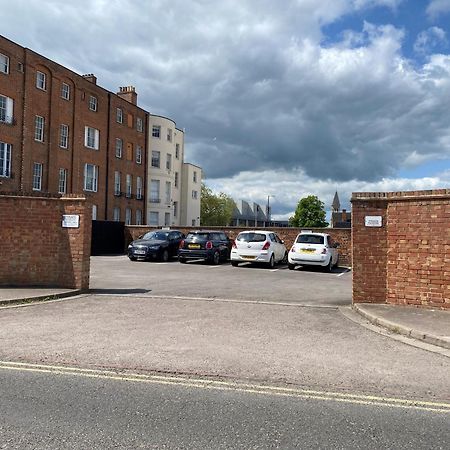 High End Free Parking Wifi Balcony Ensuite Cheltenham Bagian luar foto