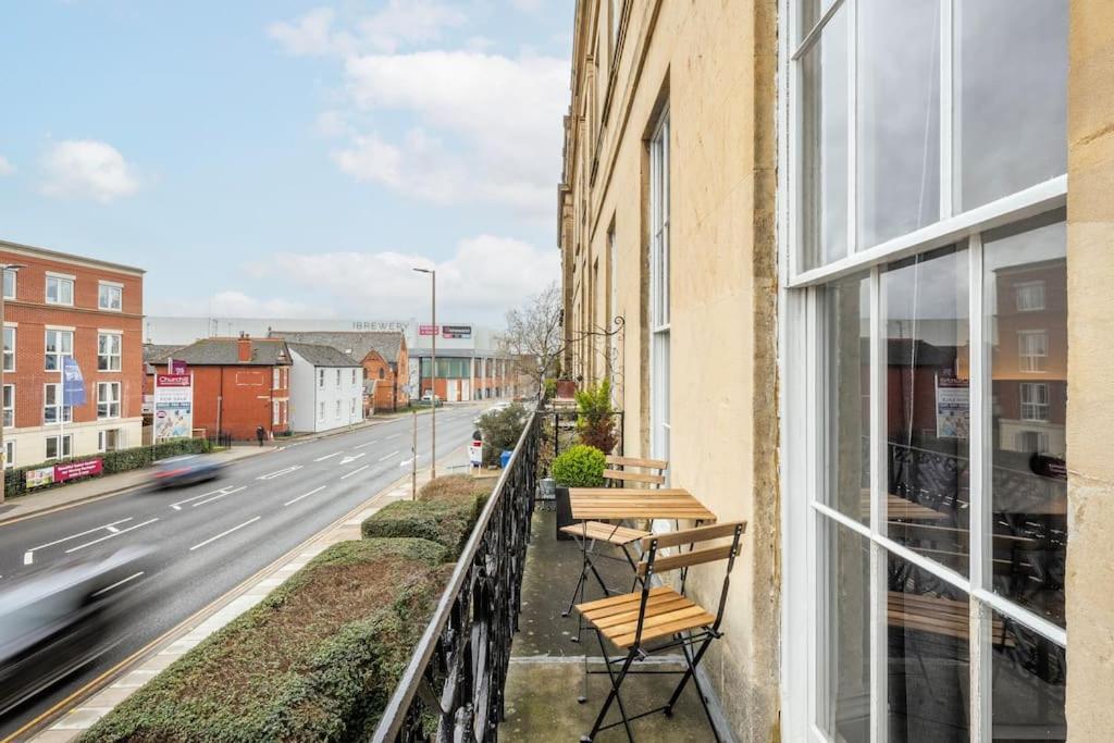 High End Free Parking Wifi Balcony Ensuite Cheltenham Bagian luar foto