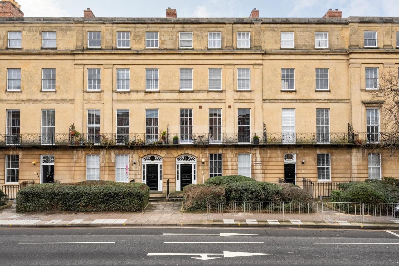High End Free Parking Wifi Balcony Ensuite Cheltenham Bagian luar foto