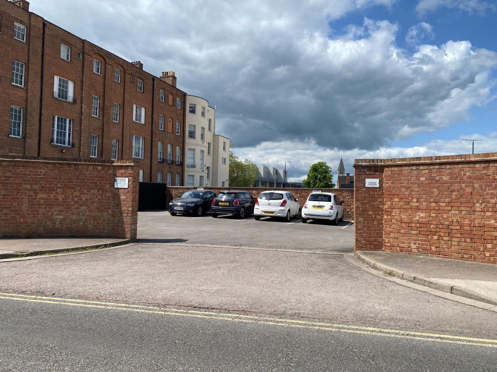 High End Free Parking Wifi Balcony Ensuite Cheltenham Bagian luar foto